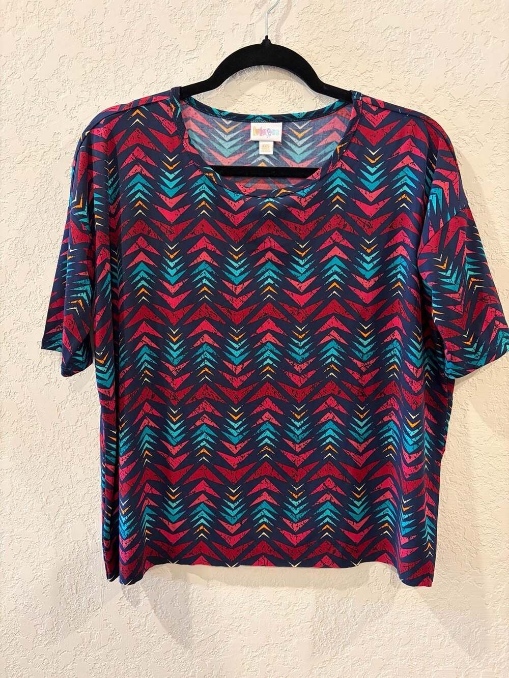 LuLaRoe Irma Tunic Top Geometric Chevron Print Size XXS